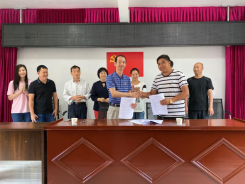云南昭通镇雄穿洞村扶贫.png