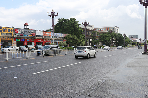 3【标题】夏季高温行车 谨防汽车自燃.JPG