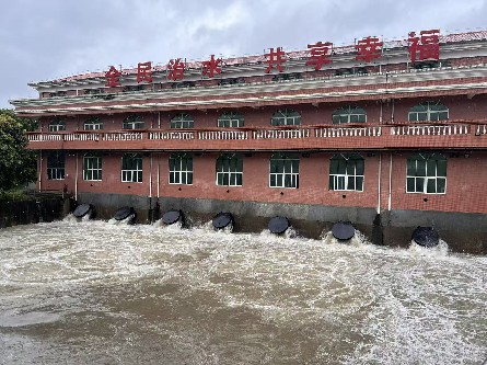 【标题】大朗水口排站全力应对强降雨天气 (1)~1.jpg