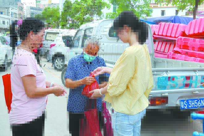 新婚女儿端午节回娘家“大探”-3.JPG