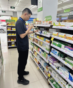 7万江医保分局工作信息(一药一码_追溯码助力严查“回流药”——万江医保分局开展在售药品追溯码扫码核查工作).docx_1