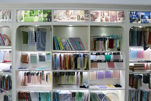 1【标题】中国纺织网奖携20家企业新品亮相“织交会” (1)~1.jpg