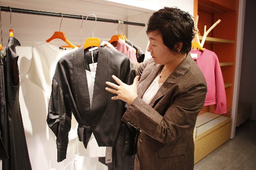 3【标题】印象派服装：从加工贴牌到非遗融合的研发突围 (2)~1.jpg