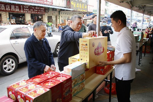 1【标题】韶韵入莞 年货丰华年货节火热开展 (4)~1.jpg