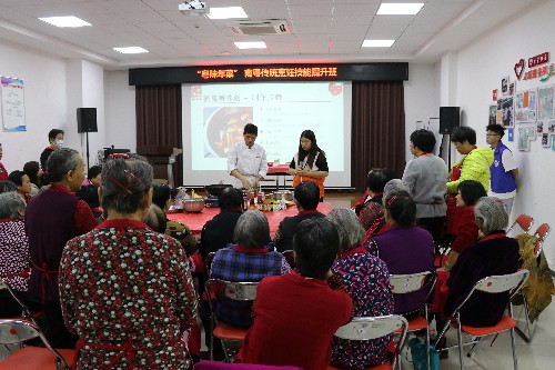 2【标题】巧手学做年夜饭 温情沁润幸福年 (1)~1.jpg