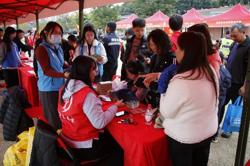 4【标题】文明过节 有条有礼 大朗挥春送福暖民心 (11)~1.jpg