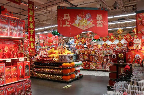 4【标题】年味渐浓 “马”元素商品热销 (6)~2.jpg