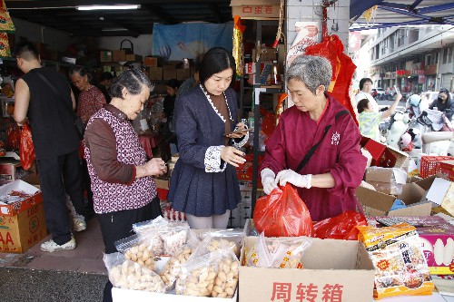 3【标题】大朗年货市场热火朝天 (3)~1.jpg
