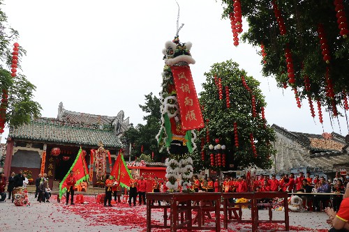 3【标题】麒麟醒狮闹新春 热闹喜庆幸福年~1.jpg