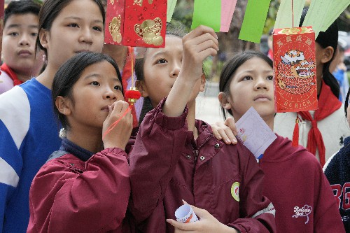 1【标题】大朗各中小学欢天喜地闹元宵 (2)~1.jpg