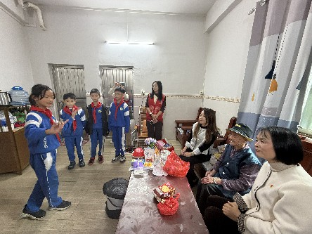 2【标题】弘扬雷锋精神 传承敬老美德 (9)~1.jpg