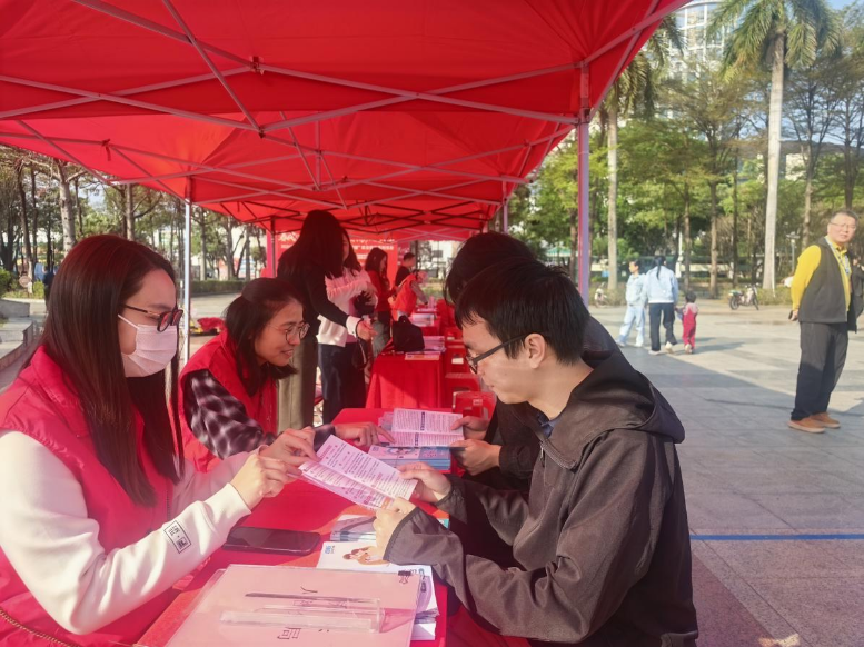11-医保宣传零距离——桥头医保分局开展线下医保政策宣传活动.docx_4 11-医保宣传零距离——桥头医保分局开展线下医保政策宣传活动.docx_4