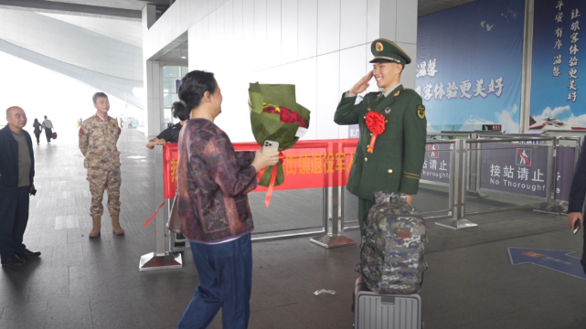 欢迎回家！厚街热烈迎接退役军人光荣返乡.png