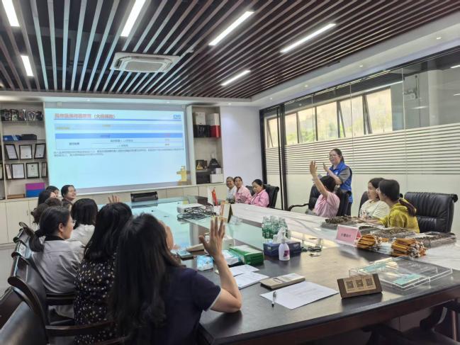 三月春风暖，正是服务时.docx_6