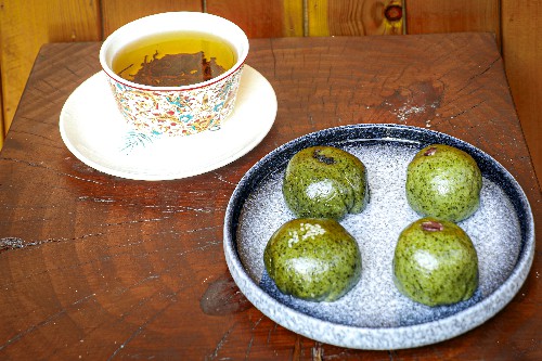 【标题】手工艾草青团 一口尝尽春之味 (5)~1.jpg