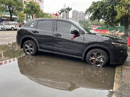 2【标题】雨天行车 谨慎驾驶2~1.jpg