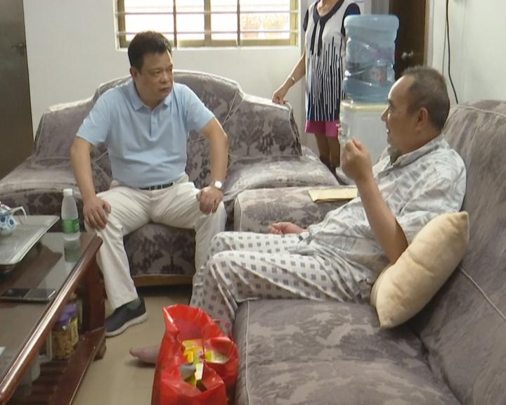 我镇优抚慰问退役军人1.jpg