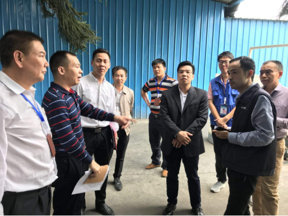 68▲镇党委副书记(镇长候选人)邓炳华,党委委员谢关明对有限空间