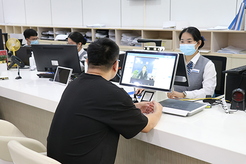2【标题】“跨省通办”再扩容 异地办事更便捷.JPG