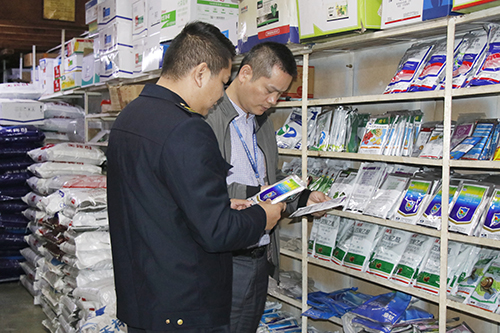 3【标题】大朗开展农资打假检查行动.JPG