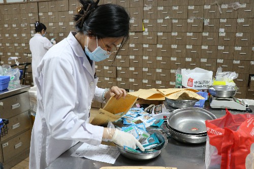 2【标题】气温变化大 中医提醒做好“春捂” (1)~1.jpg