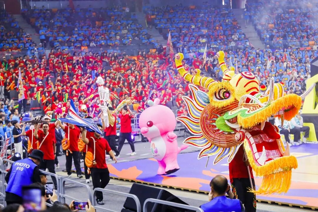 “毛织+传统工艺+篮球”燃动全场，大朗梦织队惊艳亮相2026东莞“镇BA”！ (4).jpg