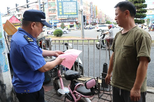 3【标题】大朗开展“门前三包”集中宣传整治行动  守护市容秩序提质增效 (9)~1.jpg