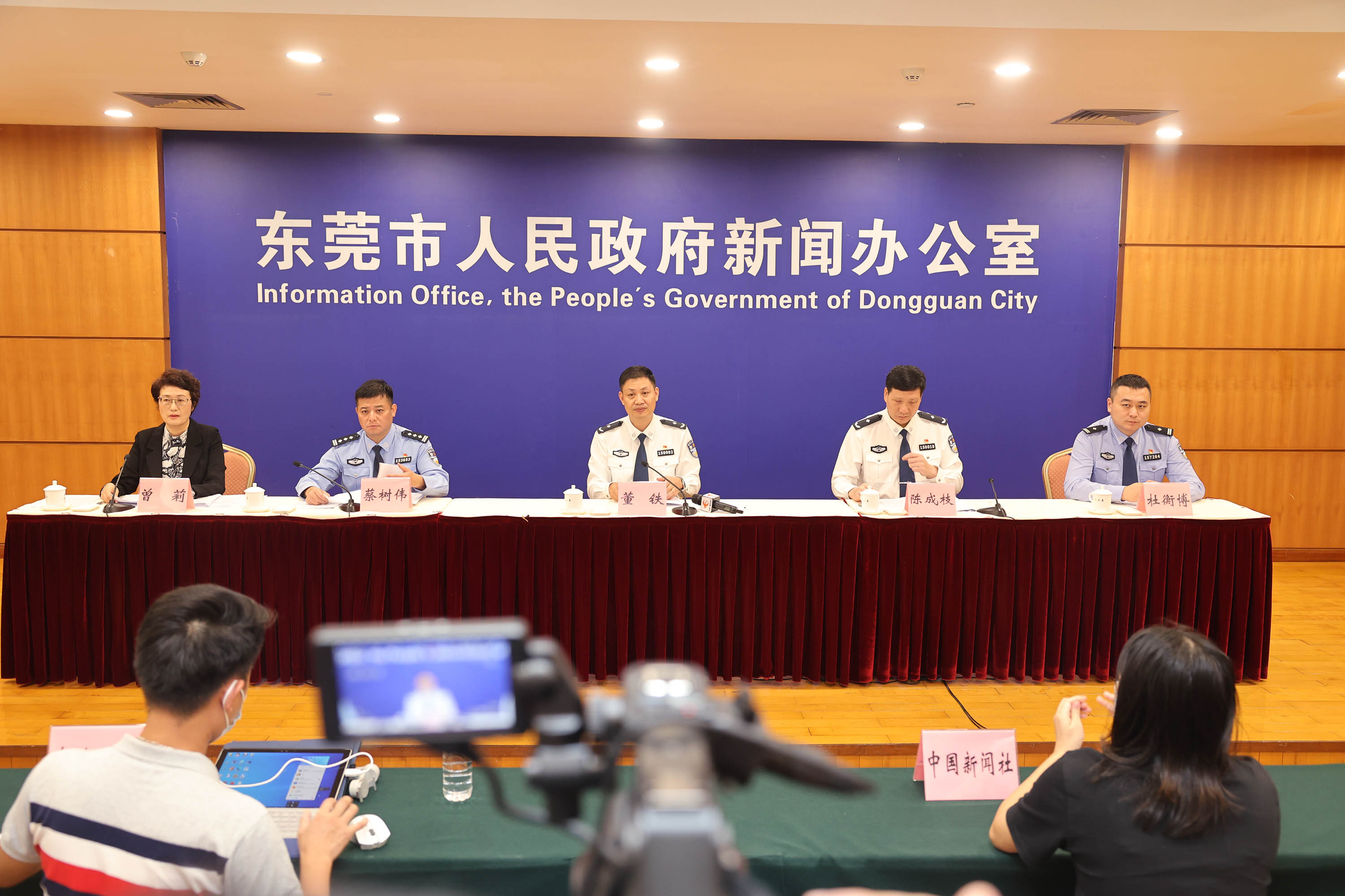 00-16:00 地点:市会议大厦一楼新闻发布厅 发布人员:市公安局党委副