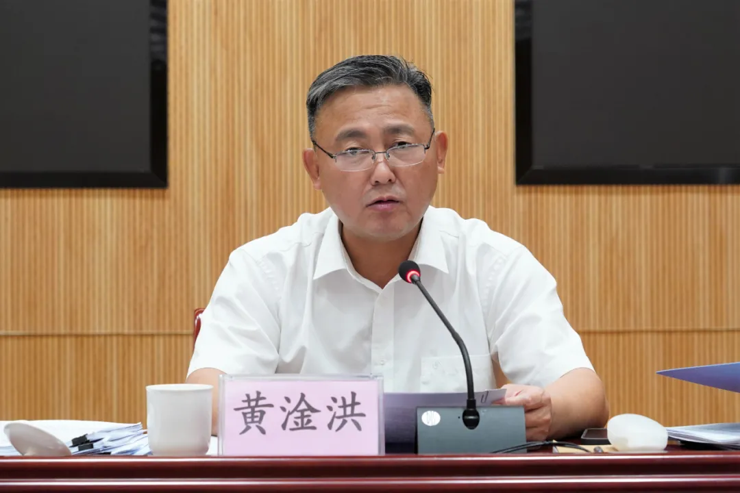 会上,黄淦洪,潘健分别对下一阶段的消防工作提出指导意见.