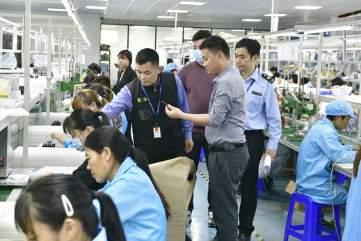 长安开展规范电子烟市场秩序专项检查 占有兵 摄 (3)_结果.jpg