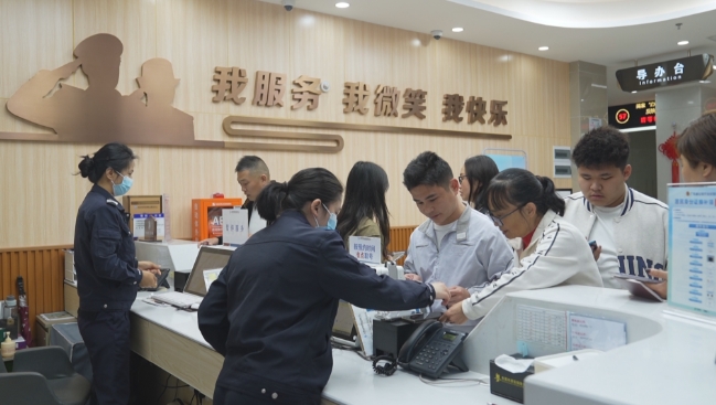 厚街：节后开工首日，政务服务“满格”上线.jpg