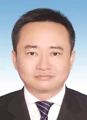 卓庆照片.jpeg