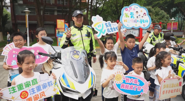 “火焰蓝”护航暑假！孩子们“解锁”防火技能.jpg