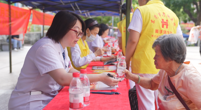 厚街开展基本公卫服务宣传月活动 惠民义诊送到居民“家门口”.png