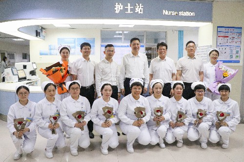 2【网站】镇领导慰问护理工作者 (1)~1.jpg