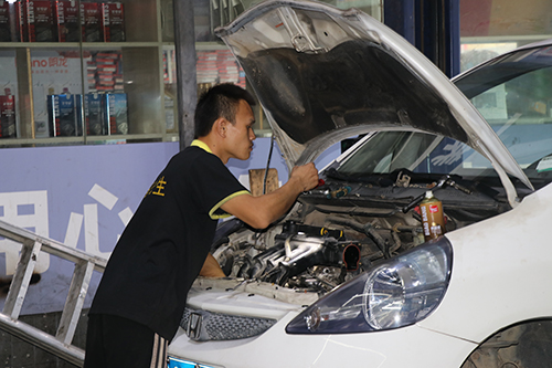2【网站】高温天行车 谨防汽车自燃.JPG