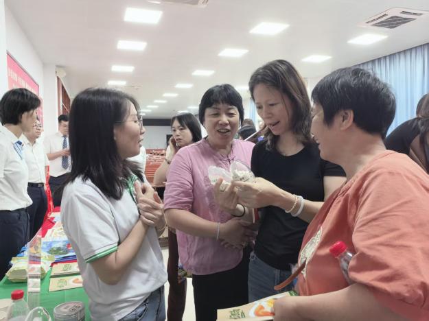 20260716“百千万·莞一夏”便民集市开进“家门口”——医保社保的夏日“清凉礼”.docx_6