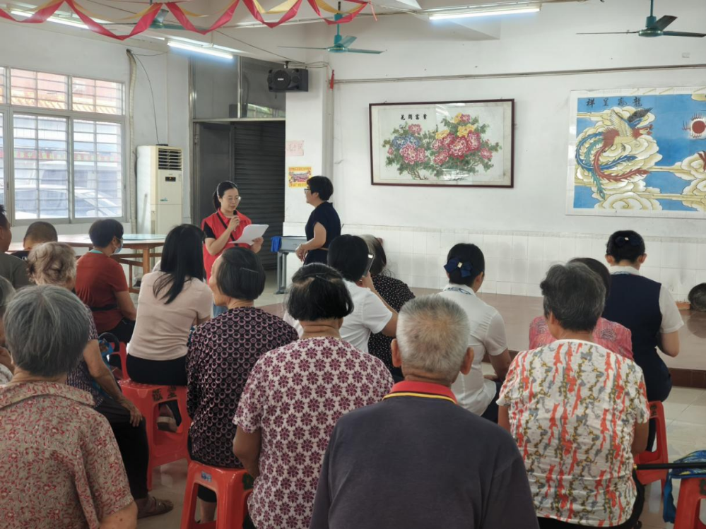 2026年工作动态第34期：中堂医保分局开展“医保政策进基层，服务到家暖民心”暨百千万“莞一夏”活动.docx_1