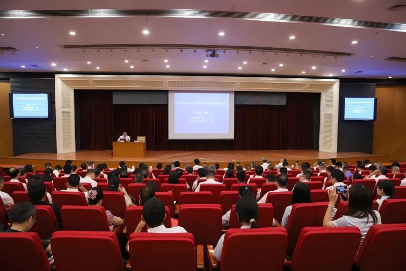 东城召开党工委理论学习中心组（扩大）专题学习会