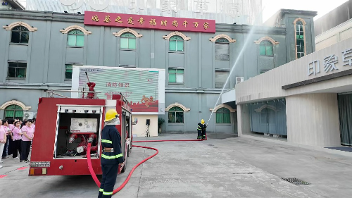 2【网站】市消防救援支队四大队深入大朗毛织企业开展安全培训和演练 (6)~1.jpg