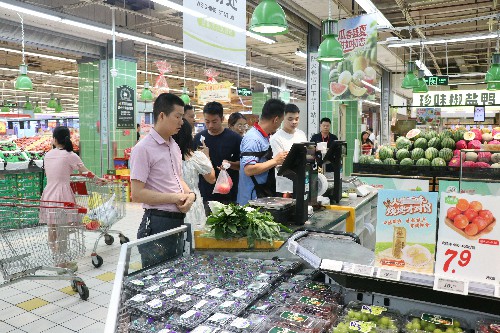 2【网站】国庆假期商超消费火热 市场购销两旺 (2)~2.jpg