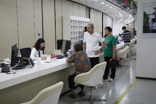 1【网站】公证业务进驻政务大厅 群众办事不用多头跑 (1)~1.jpg